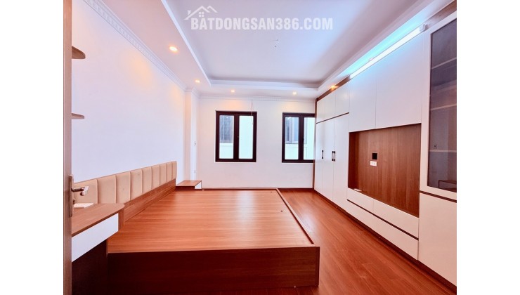 Bán nhà 3 tầng trung tâm huyện Mê Linh, xây mới 2023. Chủ ở có lộc chuyển căn liền kề trên phố